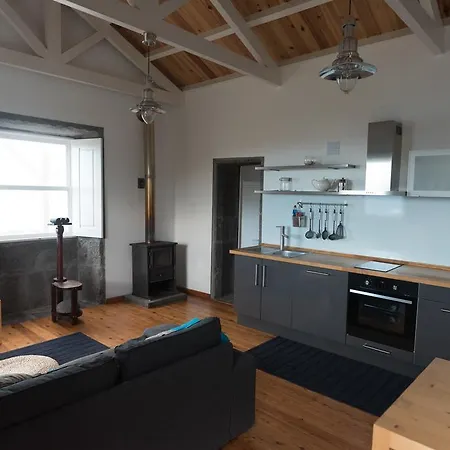 Casa Do Baleeiro Holiday home Calheta de Nesquim